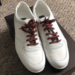 Men Gucci low top SDOT sneakers.